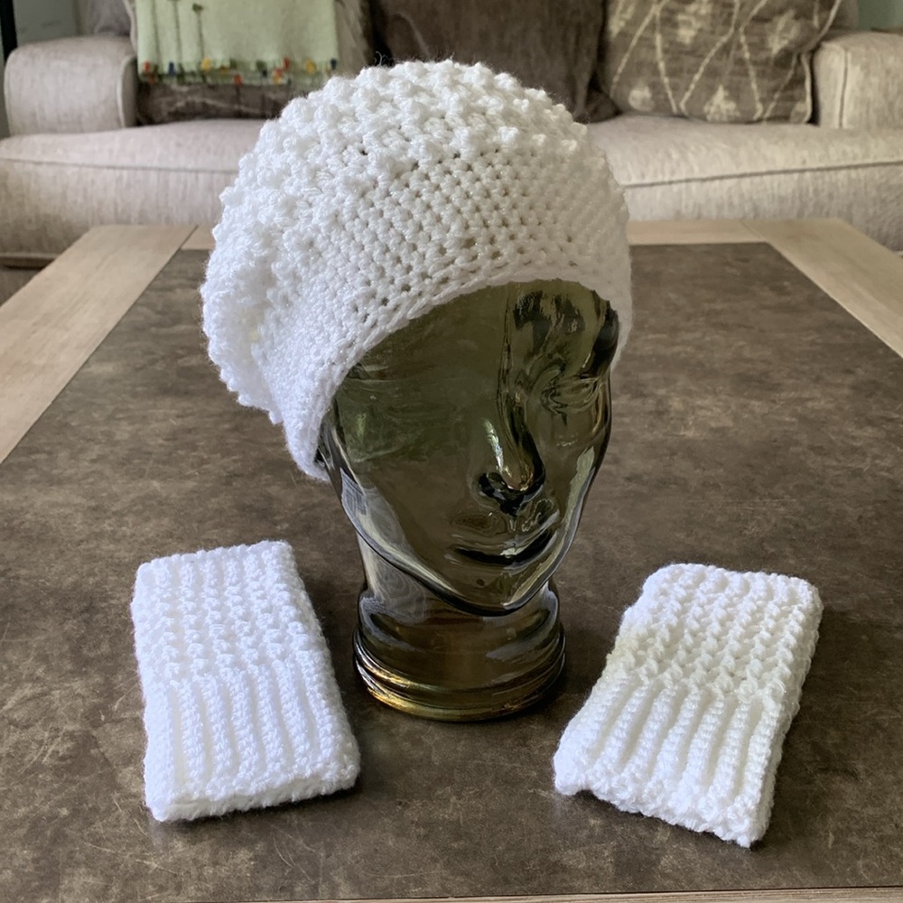 #4- Slouchy Beanie & Wrist Warmer-Gloves